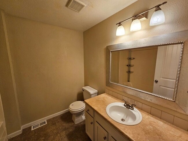 Building Photo - 3Bd/2Ba Single Story Home-For viewing!