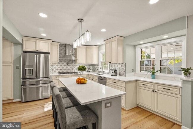Building Photo - 7421 Beverly Manor Dr