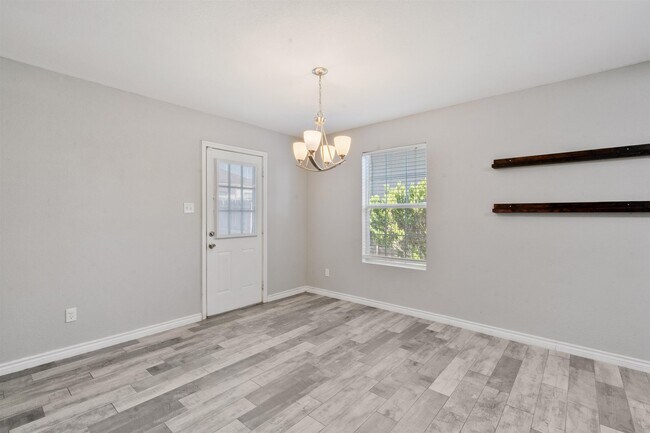 Building Photo - 1011 Tesoro Hills