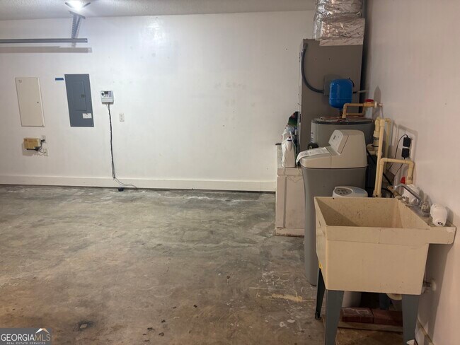 Building Photo - 603 Victorias Cir