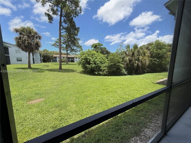 Building Photo - 4885 Arjaro Dr