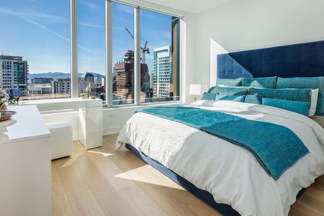 Building Photo - Stunning LUMINA Condo with Bay Views