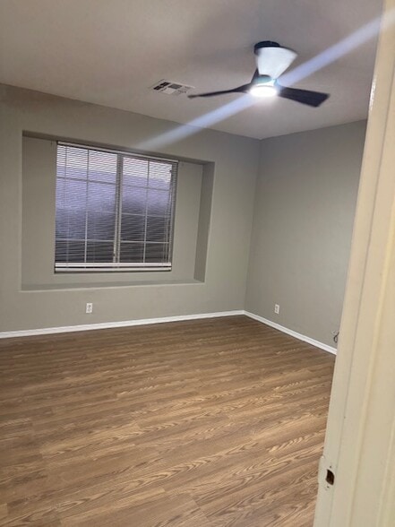 Building Photo - 922 E Gary Ln