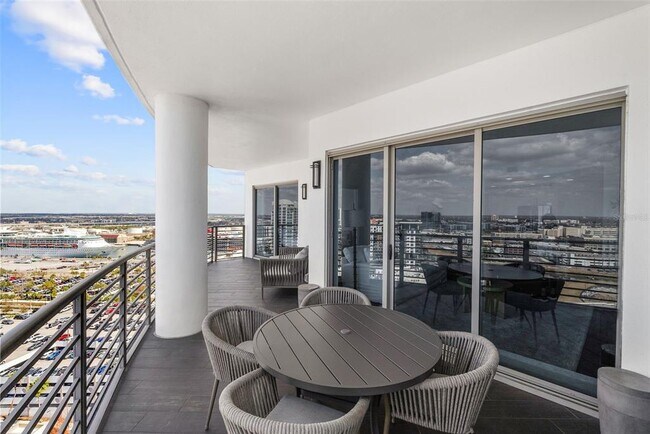 Building Photo - 1209 E Cumberland Ave