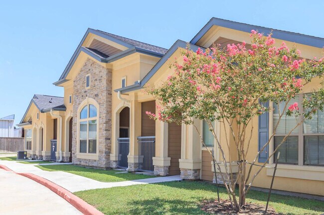 Building Photo - Villages at Cypress