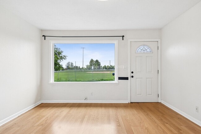 Building Photo - Updated NE Portland Home w/Fenced Yard and Upgrades!