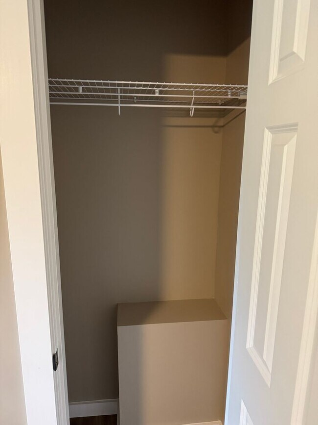 Building Photo - 516 Claremoor Ave