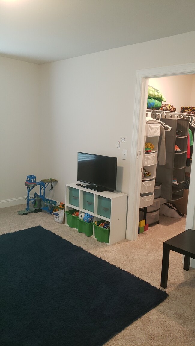 Building Photo - 413 Marietta Ln