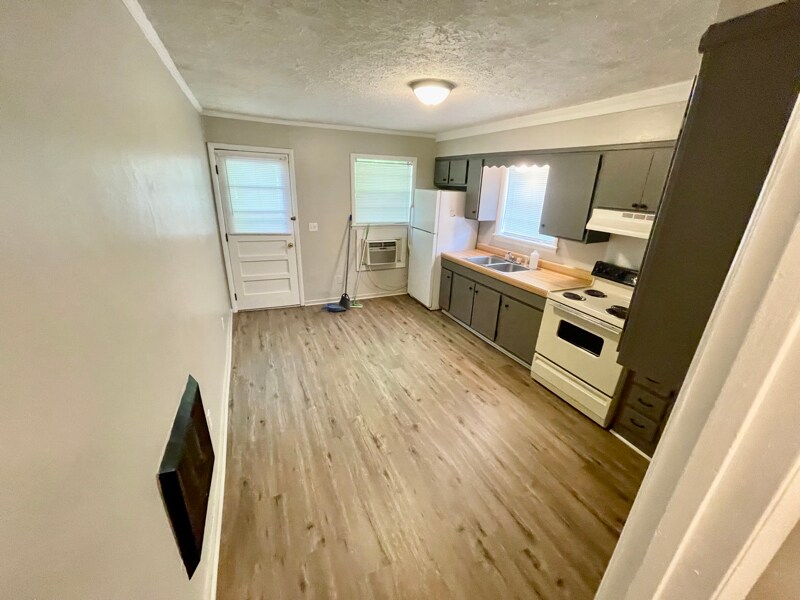 Building Photo - 1702 Bunch St