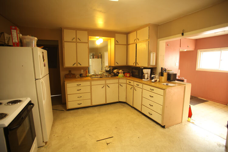 Kitchen lots of cabinets - 308 12th Ave, west