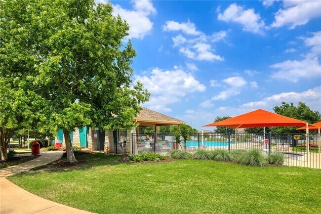Building Photo - 529 Trinity Bend