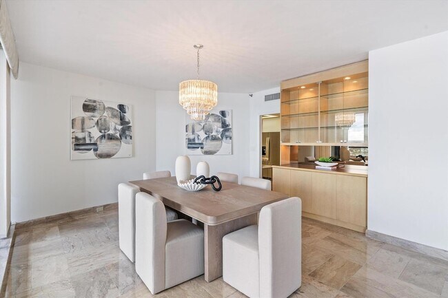 Building Photo - 100 Lakeshore Dr