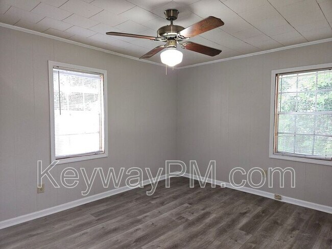 Building Photo - 119 2nd Ave