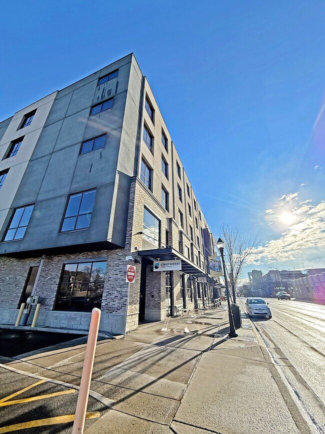 Building Photo - Downtown Luxury Condo Available Furnished or Unfurnished, with Parking