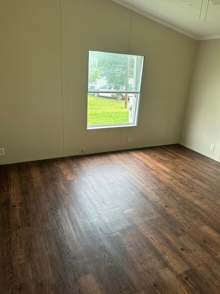 Building Photo - 120 Forest Creek Ln