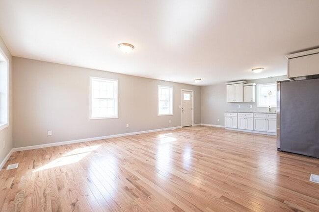 Building Photo - 49 Katharine St