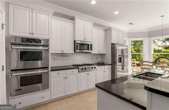 Building Photo - 3733 Paces Park Cir SE