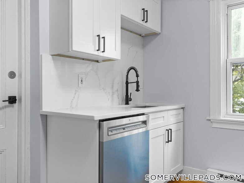 Building Photo - 39 Hancock St