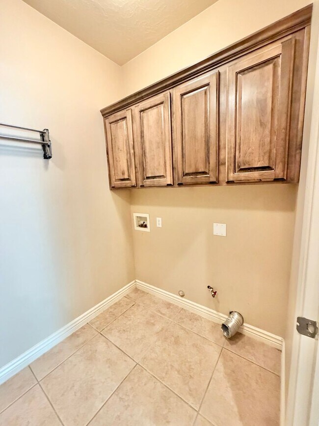 Building Photo - 2176 N Gunsight Dr