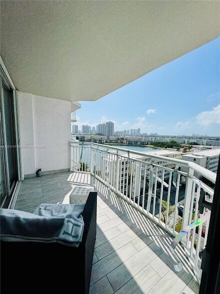 Building Photo - 18031 Biscayne Blvd
