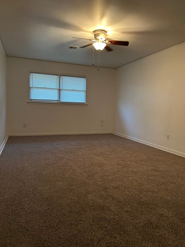 Building Photo - 3737 Hunting Creek Rd