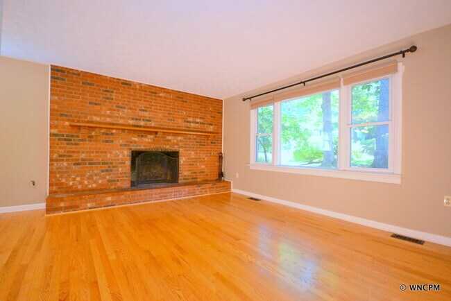 Building Photo - 17 Laurel Park Dr