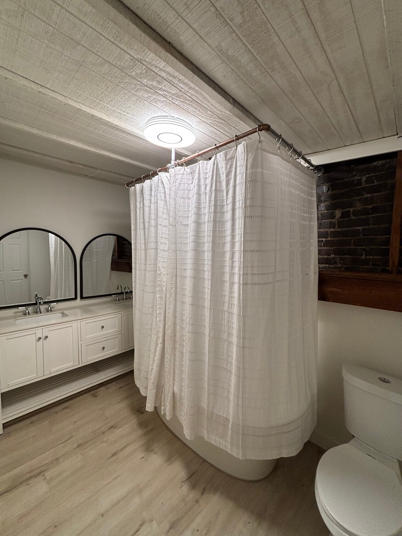 Building Photo - 7 Main St E