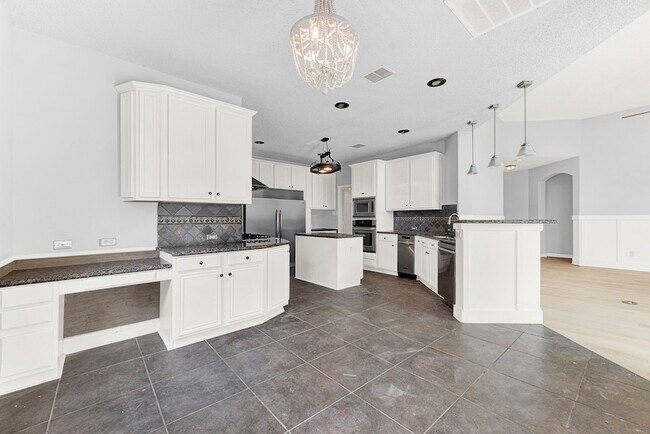Building Photo - 1413 Westmont Dr