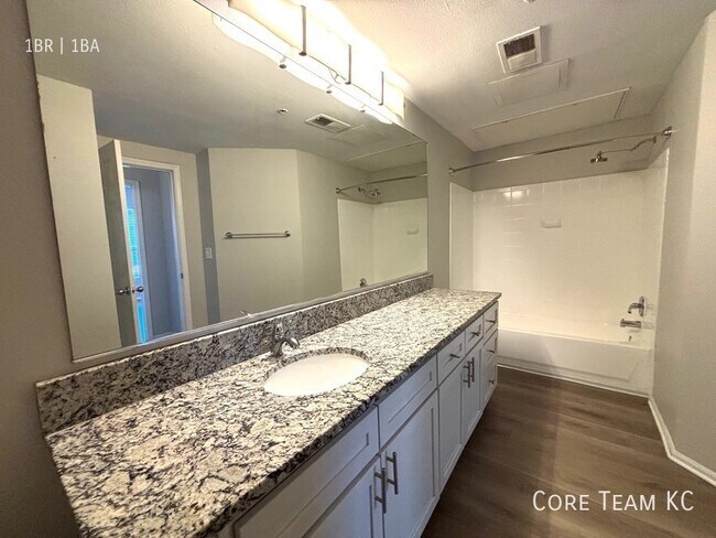 Building Photo - 701 Westport Rd