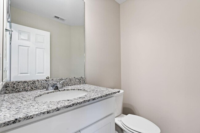 Building Photo - 916 Camden Ct