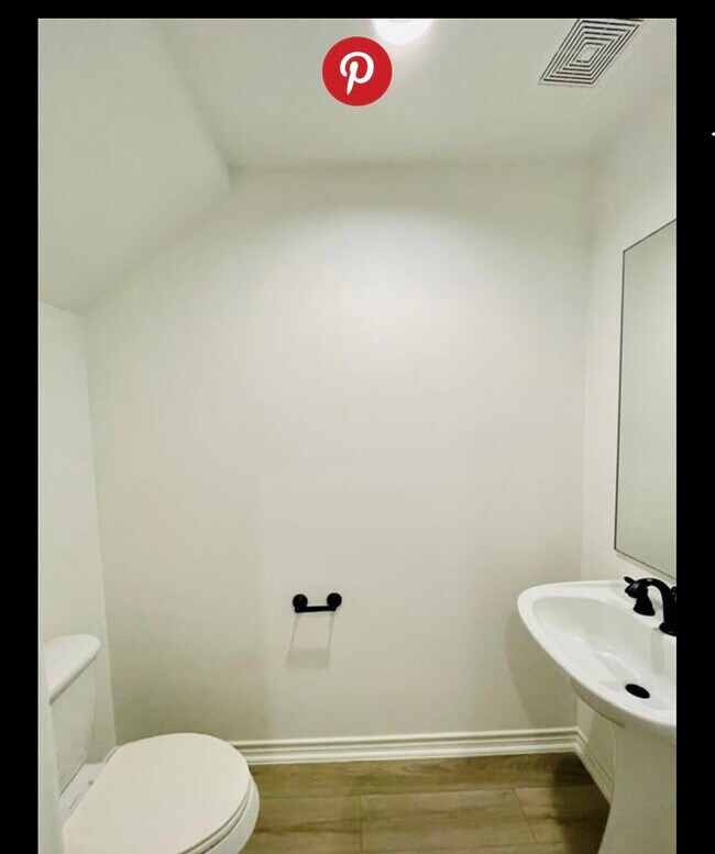 Building Photo - 3233 Real St