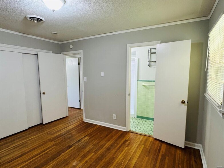 Building Photo - 664 Joryne Dr