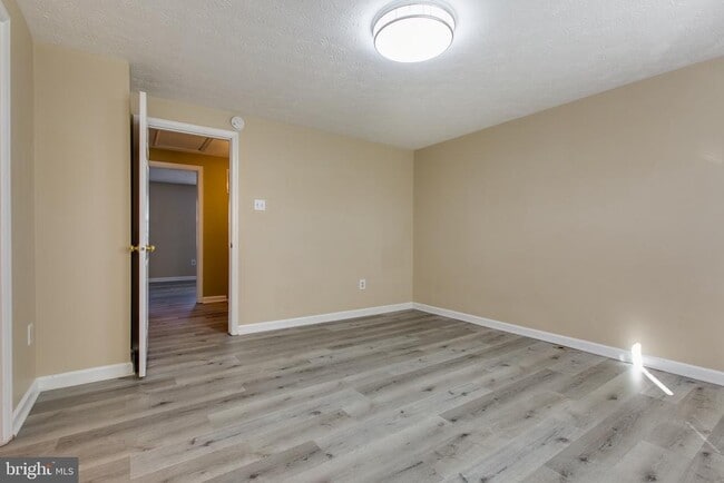 Building Photo - 7805 Edmunds Way