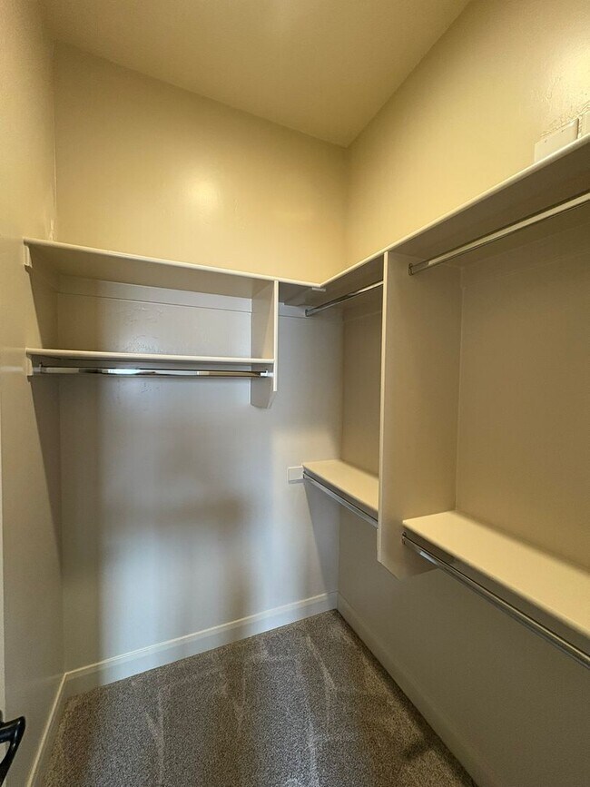 Building Photo - Townhome in Hurricane