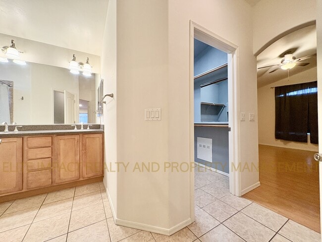 Building Photo - 7159 E Cherrywood St