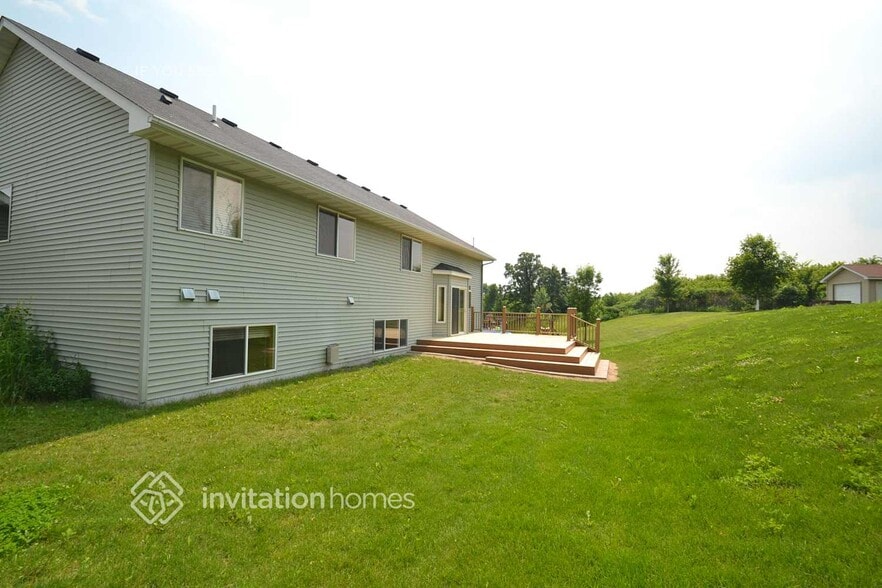 Building Photo - 336 Brady St