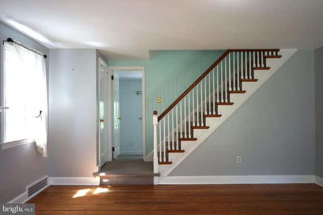 Building Photo - 252 Crosshill Rd