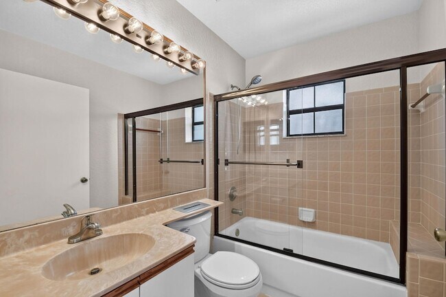 Building Photo - 5451 Verona Dr