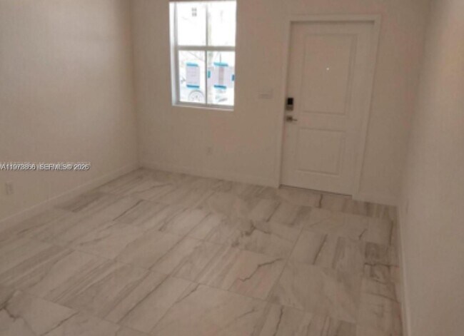 Building Photo - 1790 SE 7th Ter