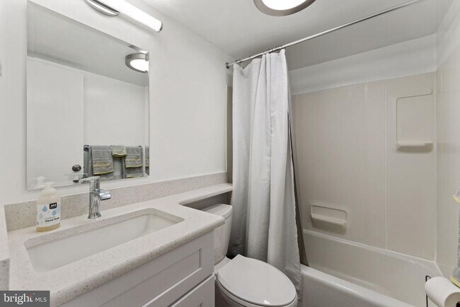 Building Photo - 1260 21st St NW