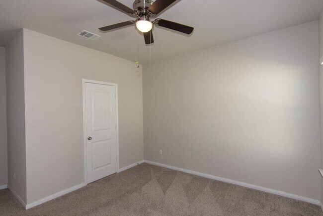Building Photo - 649 Donegal Ln