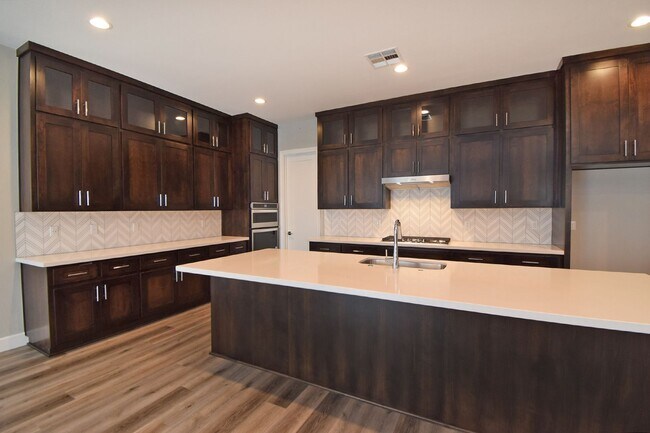 Building Photo - Gorgeous Home