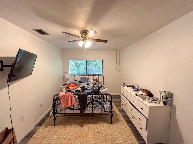 Building Photo - 1038 SW 6th Dr