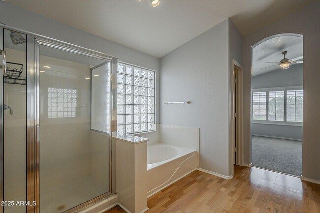 Building Photo - 927 W Azalea Pl