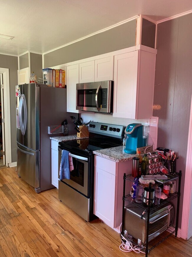 Building Photo - Pre Leasing for Fall 2026!!