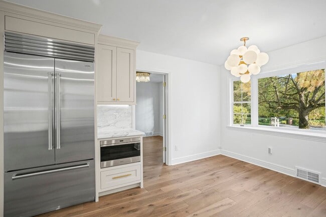 Building Photo - Elegant Fox Chapel 4-Bedroom, 3.5-Bath Home