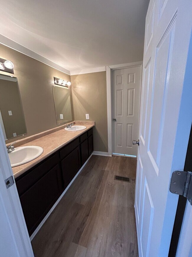 Building Photo - Spacious 3-Bedroom, 2-Bath Mobile Home on 1 Acre – Pet-Friendly and Perfect for Outdoor Living!