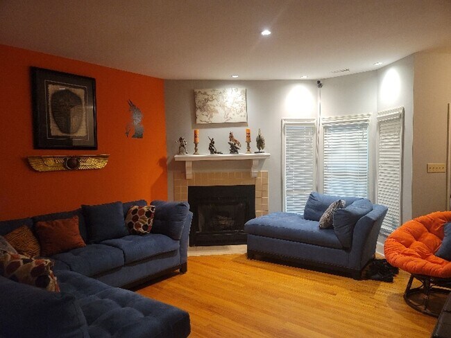 Building Photo - Townhouse in Haymount! 3 Bedroom 2.5 Bath ...