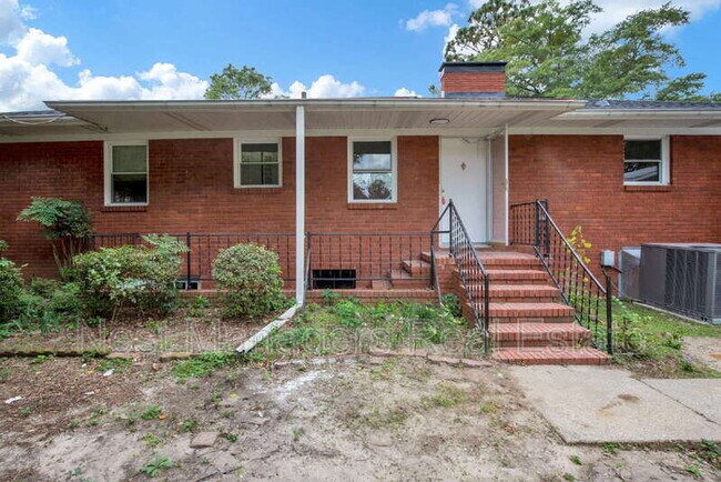 Building Photo - 301 Fairfield Rd