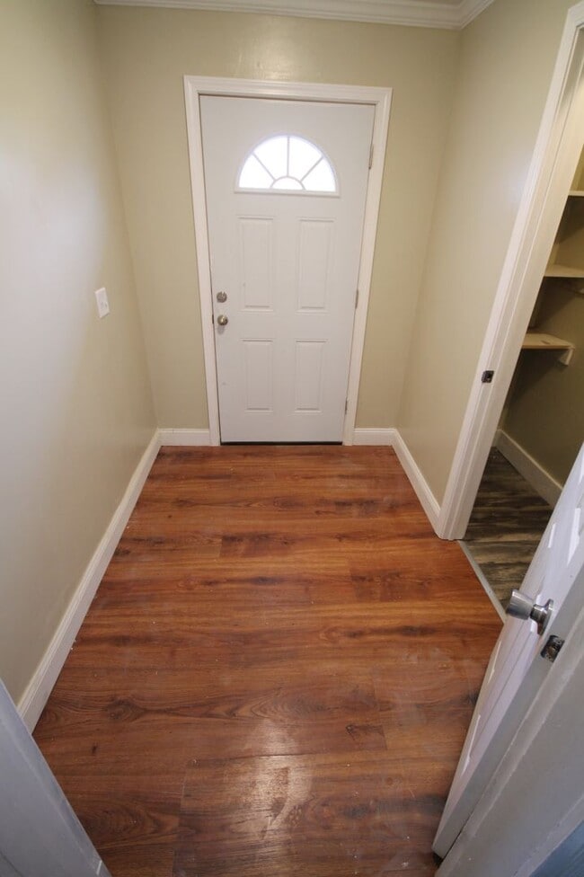 Building Photo - 27 E Duncan St